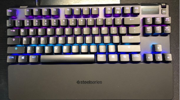 SteelSeries Apex Pro TKLレビュー！使い勝手抜群！！シビアなキャラコンが可能に – 漆黒ゲーマー