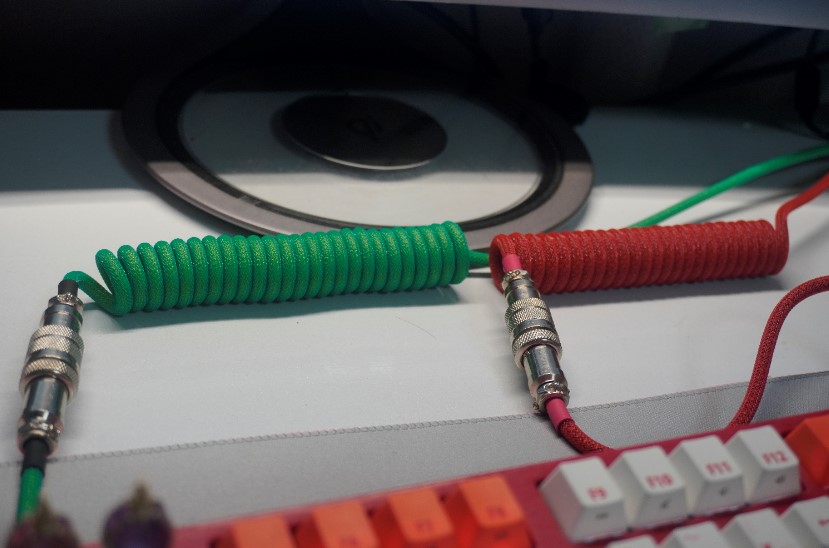 USBケーブルアビエイターケーブル　赤　緑